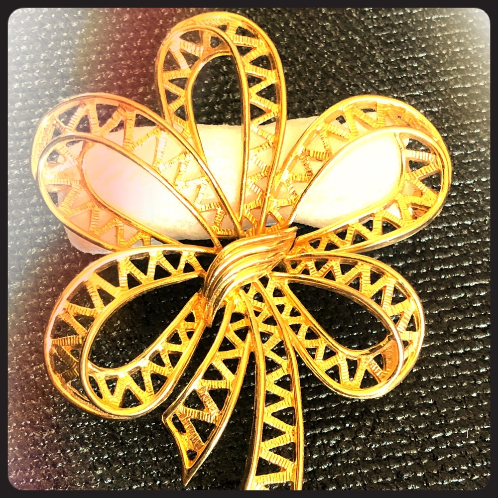 Big Ribbon Bow Brooch Pin Gold-tone